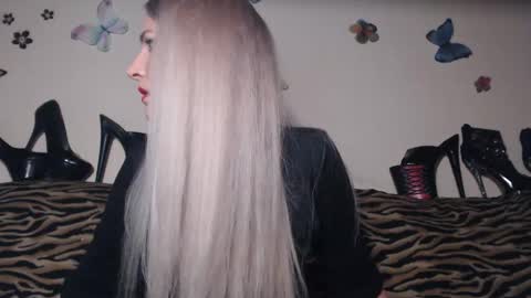 Emily online show from 11/18/25, 09:30