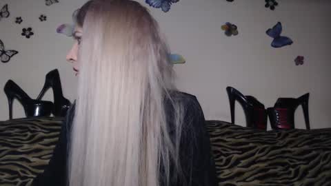 Snapshot of secoiya chatting on 03/31/26, 08:31 Emily online show from 03/31/26, 08:31