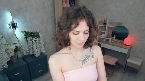 Mia online show from 06/10/26, 05:28