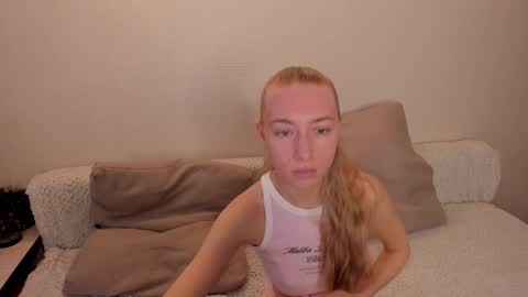 Amanda and  pair in a real life we love each other but can play with you online show from 10/25/25, 06:54