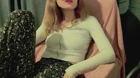 Snapshot of secretanni chatting on 10/14/25, 11:38 Anni online show from 10/14/25, 11:38