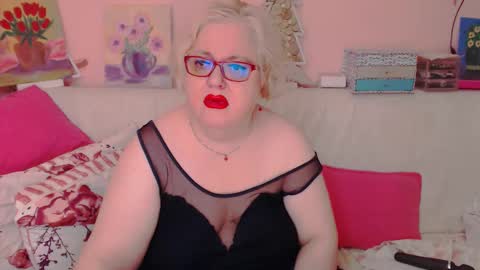 Snapshot of secretloverbbw chatting on 09/19/25, 07:03 Alice online show from 09/19/25, 07:03