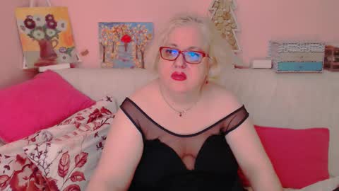 Snapshot of secretloverbbw chatting on 10/16/25, 07:59 Alice online show from 10/16/25, 07:59