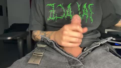 Snapshot of secretlust96 chatting on 11/18/25, 11:25 secretlust96 online show from 11/18/25, 11:25