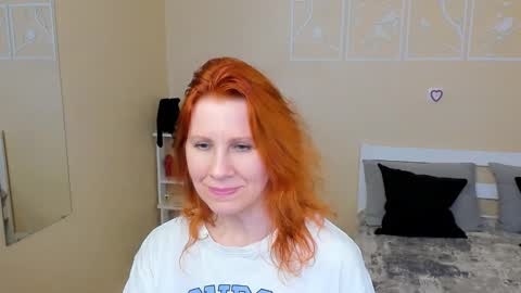 Snapshot of seductive_foxy_ chatting on 02/14/26, 04:31 seductive_foxy_ online show from 02/14/26, 04:31