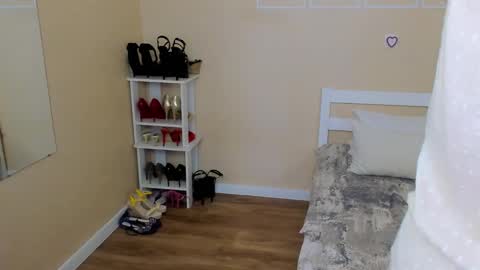 Snapshot of seductive_foxy_ chatting on 02/20/26, 06:26 seductive_foxy_ online show from 02/20/26, 06:26