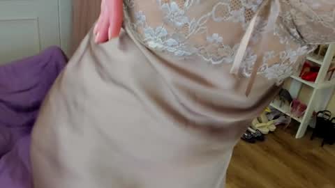 Snapshot of seductive_foxy_ chatting on 04/08/26, 02:44 seductive_foxy_ online show from 04/08/26, 02:44