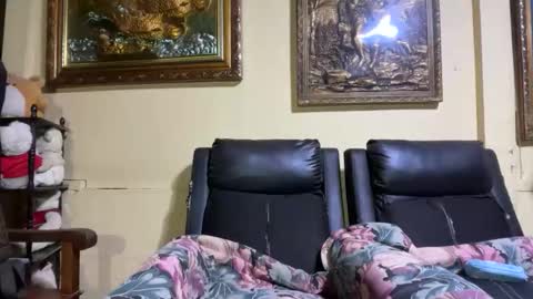 Snapshot of seductive_housewife chatting on 03/04/26, 04:57 seductive_housewife online show from 03/04/26, 04:57