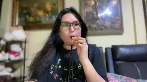 Snapshot of seductive_housewife chatting on 04/10/26, 01:49 seductive_housewife online show from 04/10/26, 01:49