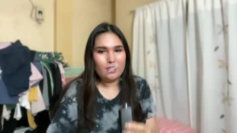 Snapshot of seductive_housewife chatting on 04/11/26, 02:21 seductive_housewife online show from 04/11/26, 02:21