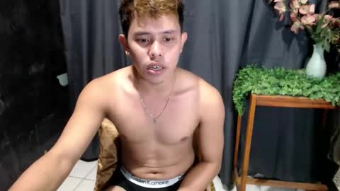 Snapshot of seductive_maxxx chatting on 04/27/26, 01:09 Max online show from 04/27/26, 01:09
