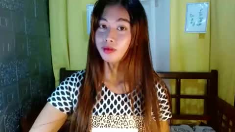 Snapshot of seductive_monicaxxx chatting on 10/22/25, 01:17 NIK online show from 10/22/25, 01:17