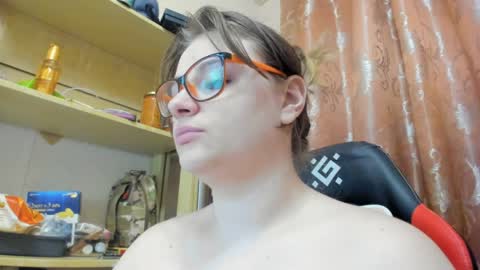 Snapshot of seductive_she_wolf chatting on 04/19/26, 06:10 seductive_she_wolf online show from 04/19/26, 06:10