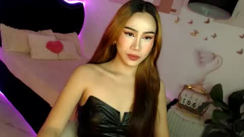 Snapshot of seductive_vana chatting on 04/05/26, 04:15 Vanessa online show from 04/05/26, 04:15