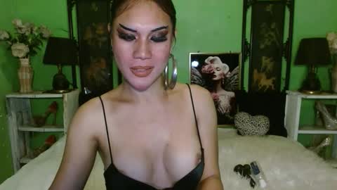 Snapshot of seductivecatxxx chatting on 09/09/25, 04:17 dyosa isabel online show from 09/09/25, 04:17