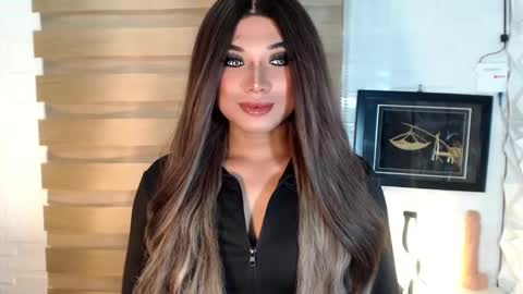 Snapshot of seductivedeluxe69 chatting on 03/09/25, 03:43 Deluxe online show from 03/09/25, 03:43