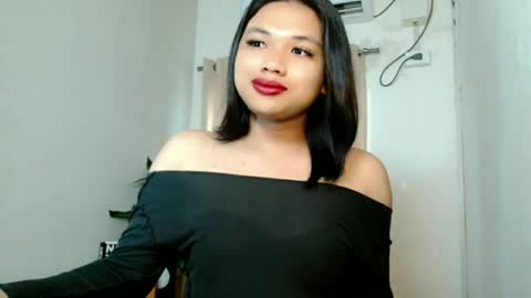 Snapshot of seductivedeluxe69 chatting on 08/05/26, 07:00 Deluxe online show from 08/05/26, 07:00