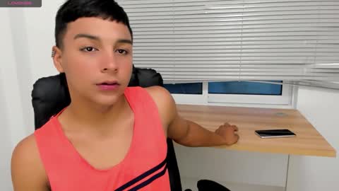 Snapshot of seductivo_jr chatting on 12/04/25, 04:44 seductivo online show from 12/04/25, 04:44