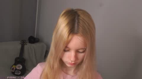 Snapshot of seebunny chatting on 06/20/26, 05:27 See Its honey bunny im Lana online show from 06/20/26, 05:27