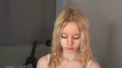 Snapshot of seebunny chatting on 06/25/26, 04:22 See Its honey bunny im Lana online show from 06/25/26, 04:22
