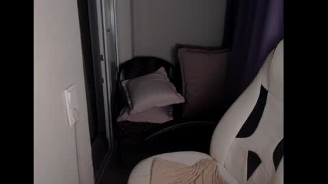 Emily online show from 01/22/25, 02:35