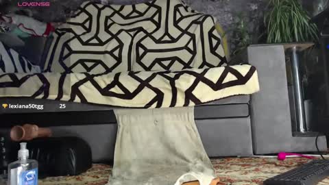 Snapshot of seexysweetie chatting on 02/02/25, 03:07 Angie online show from 02/02/25, 03:07