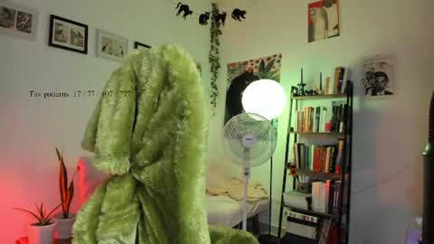 Snapshot of segismunda chatting on 06/22/26, 11:57 Luciana online show from 06/22/26, 11:57