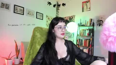 Snapshot of segismunda chatting on 06/24/26, 10:53 Luciana online show from 06/24/26, 10:53