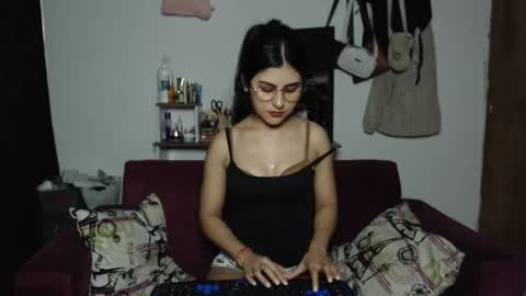 seleena_01 online show from 03/03/25, 10:42