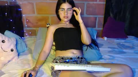 Snapshot of seleena_01 chatting on 04/06/26, 10:44 seleena_01 online show from 04/06/26, 10:44
