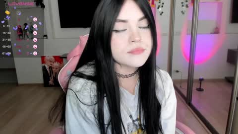 Snapshot of selena___cute chatting on 12/12/24, 04:59 Selena  online show from 12/12/24, 04:59