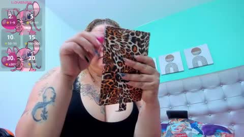 Selena online show from 03/09/25, 03:54