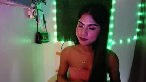 Snapshot of selena_fox2000 chatting on 04/19/26, 09:17 selena_fox2000 online show from 04/19/26, 09:17