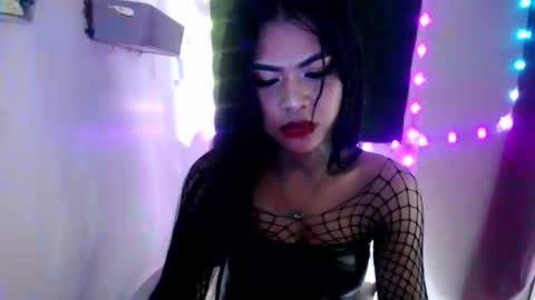 Snapshot of selena_fox2000 chatting on 04/27/26, 04:38 selena_fox2000 online show from 04/27/26, 04:38