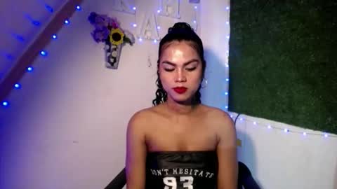 Snapshot of selena_fox2000 chatting on 05/20/26, 05:02 selena_fox2000 online show from 05/20/26, 05:02