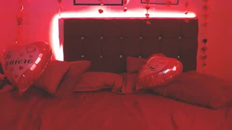 Snapshot of selena_hotmilf chatting on 02/14/25, 03:36 Selena online show from 02/14/25, 03:36