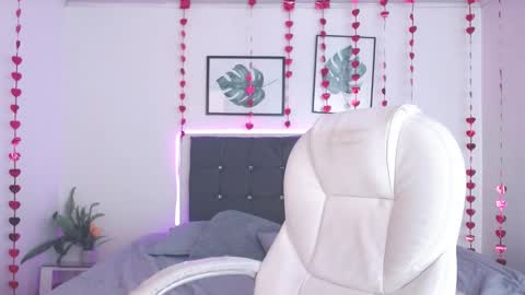 Snapshot of selena_hotmilf chatting on 03/12/25, 04:24 Selena online show from 03/12/25, 04:24