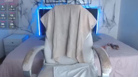 Snapshot of selena_hotmilf chatting on 10/26/25, 06:58 Selena online show from 10/26/25, 06:58