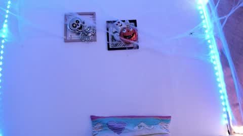 Karen online show from 10/29/25, 02:41