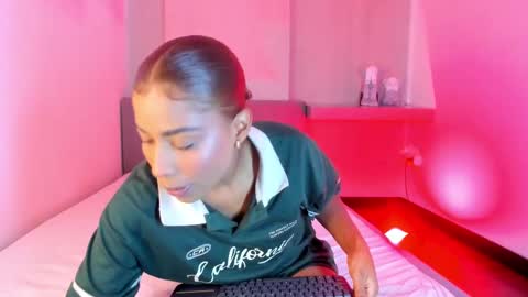Snapshot of selena_monroy chatting on 09/27/25, 10:31 Selena online show from 09/27/25, 10:31