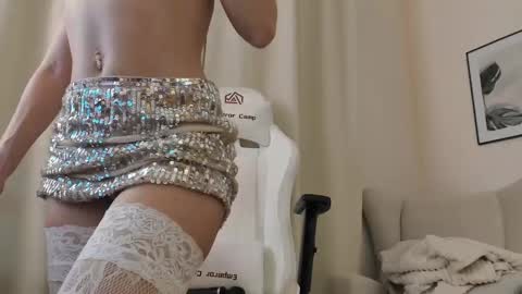 Snapshot of selena_rase chatting on 01/06/25, 12:24 Selena online show from 01/06/25, 12:24
