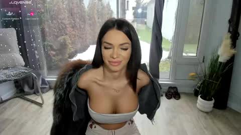 Snapshot of selena_reeves chatting on 02/28/25, 07:05 Selena online show from 02/28/25, 07:05