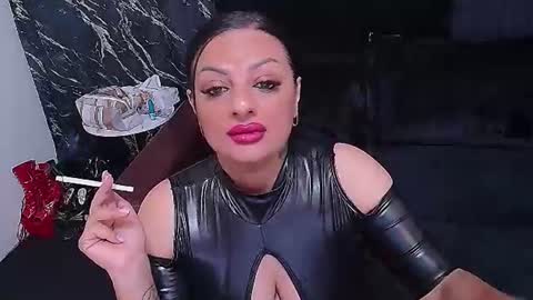 Snapshot of selena_vixen chatting on 07/12/26, 03:41 Selene online show from 07/12/26, 03:41
