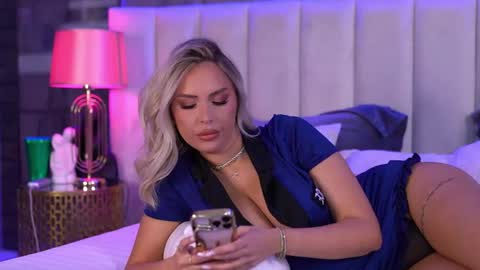 Snapshot of selena_voss chatting on 04/25/26, 07:00 Selena online show from 04/25/26, 07:00