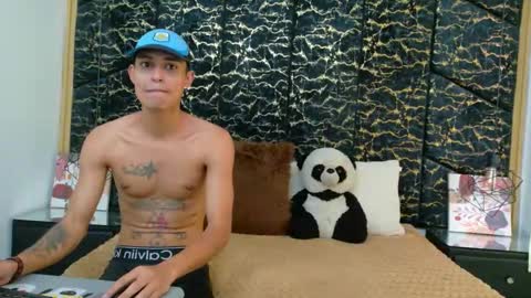 Snapshot of selenaandpeterr chatting on 09/20/25, 07:04 SelenaANDpeterr online show from 09/20/25, 07:04