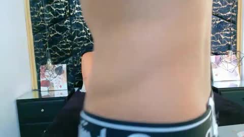 Snapshot of selenaandpeterr chatting on 09/25/25, 07:39 SelenaANDpeterr online show from 09/25/25, 07:39