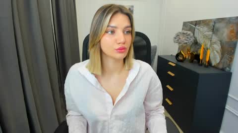 selenaemoore online show from 03/29/26, 03:39