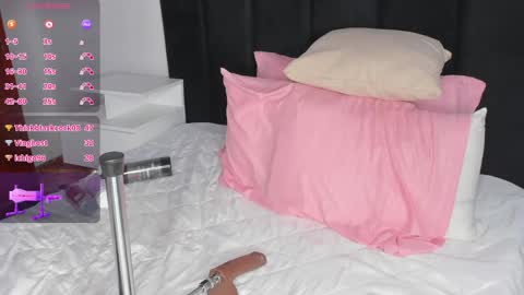 Snapshot of selenagomz chatting on 04/21/26, 01:42 Selena online show from 04/21/26, 01:42