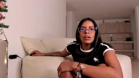 Snapshot of selenahoot chatting on 12/20/25, 06:48 Adriana3 online show from 12/20/25, 06:48