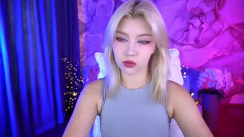 Snapshot of selenairis chatting on 09/19/25, 06:26 selenairis online show from 09/19/25, 06:26